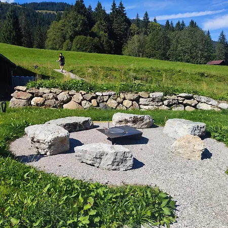 Idyllische Gruppenunterkunft Fuer Bis Zu 20 Personen - Zum Huettenklaus *