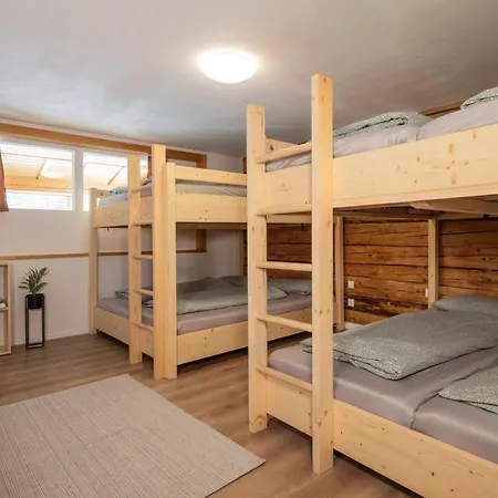 Idyllische Gruppenunterkunft Fuer Bis Zu 20 Personen - Zum Huettenklaus Apartment *